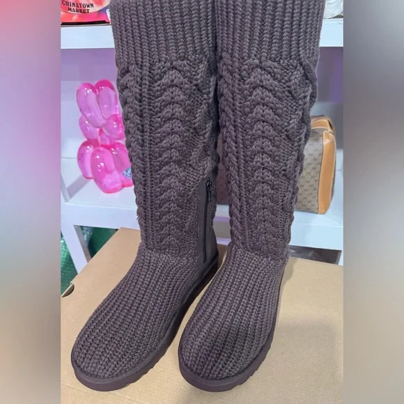 UGG CLASSIC CARDI CABLE KNIT WOMENS SZ 9 100% AUTHENTIC 100%COZY COMFY STYLE NIB